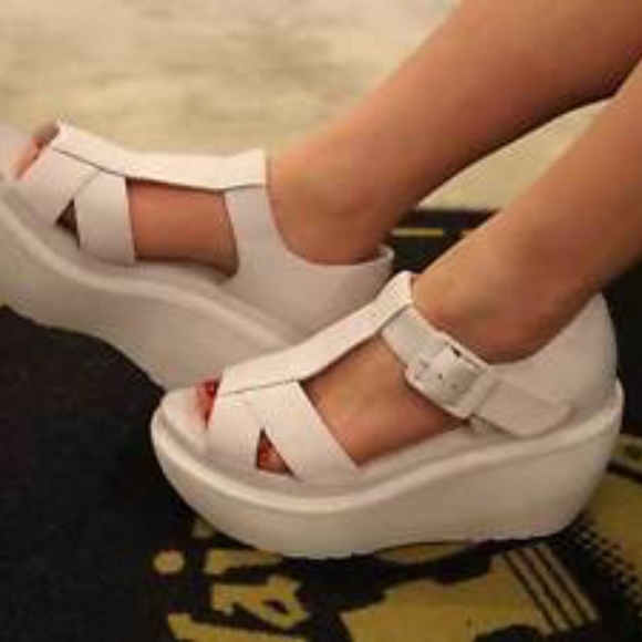 dr martens adaya